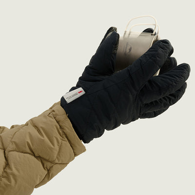 An image of a Naturehike Diamond Pattern Insulated Gloves by Naturehike official store